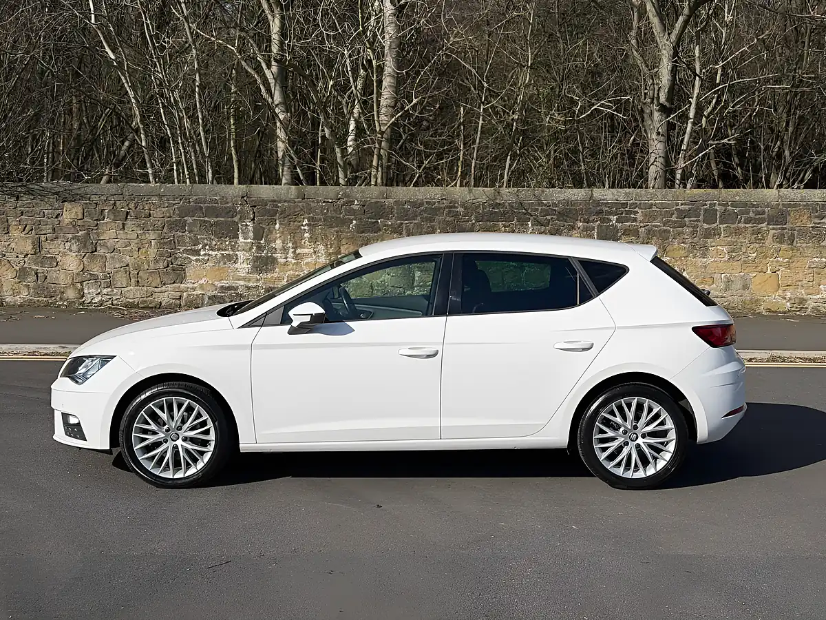 Used 2020 SEAT Leon Se Dynamic White - Interior and Exterior details 9