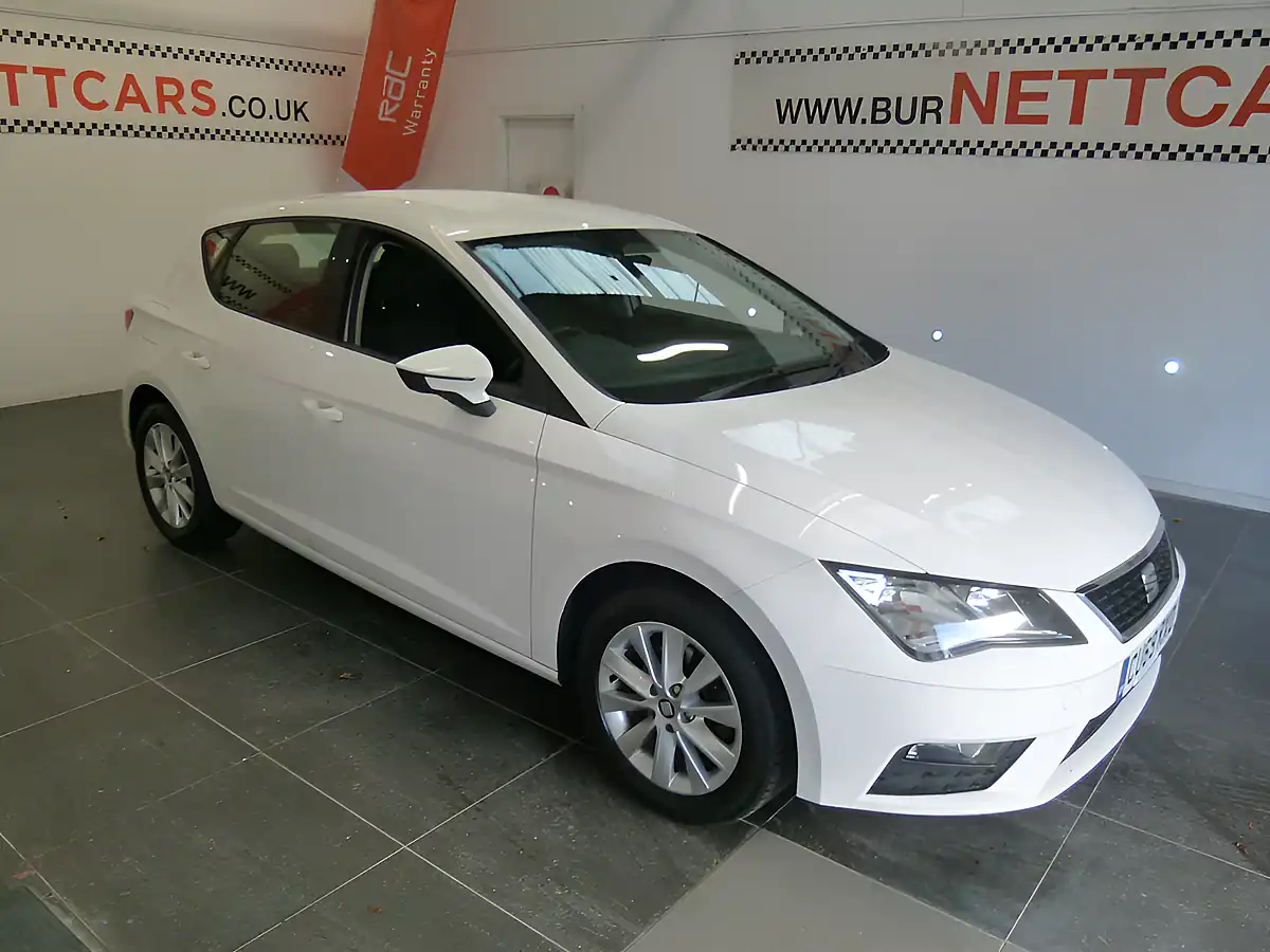 Used 2020 SEAT Leon Se White - Interior and Exterior details 12