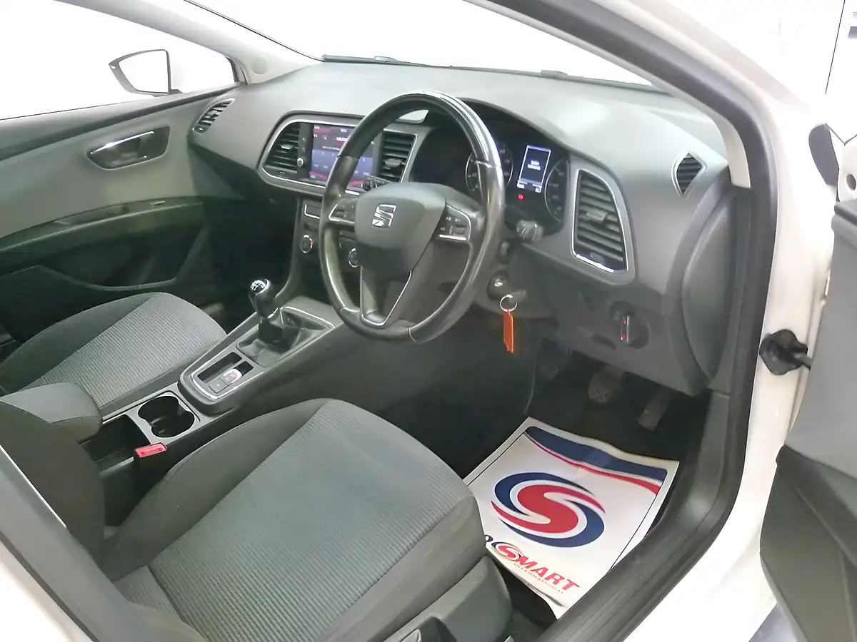 Used 2020 SEAT Leon Se White - Interior and Exterior details 13