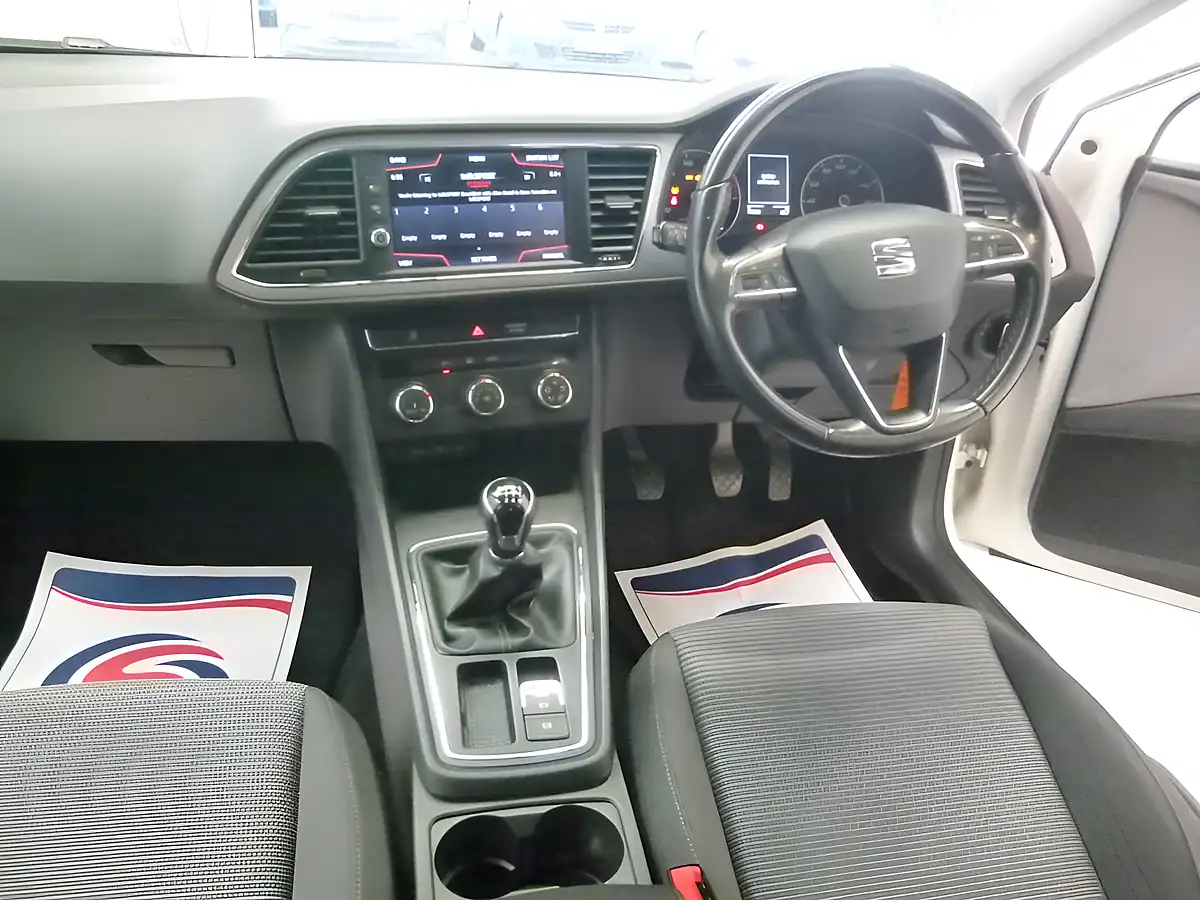 Used 2020 SEAT Leon Se White - Interior and Exterior details 15