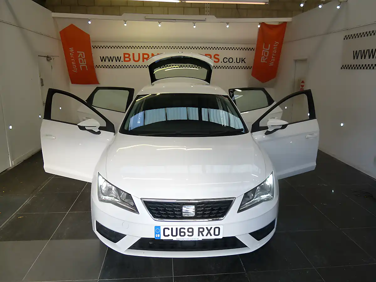 Used 2020 SEAT Leon Se White - Interior and Exterior details 17