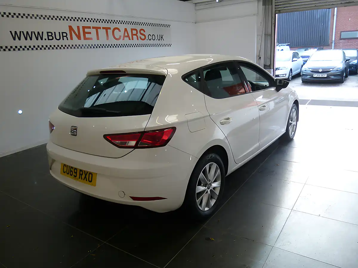 Used 2020 SEAT Leon Se White - Interior and Exterior details 8