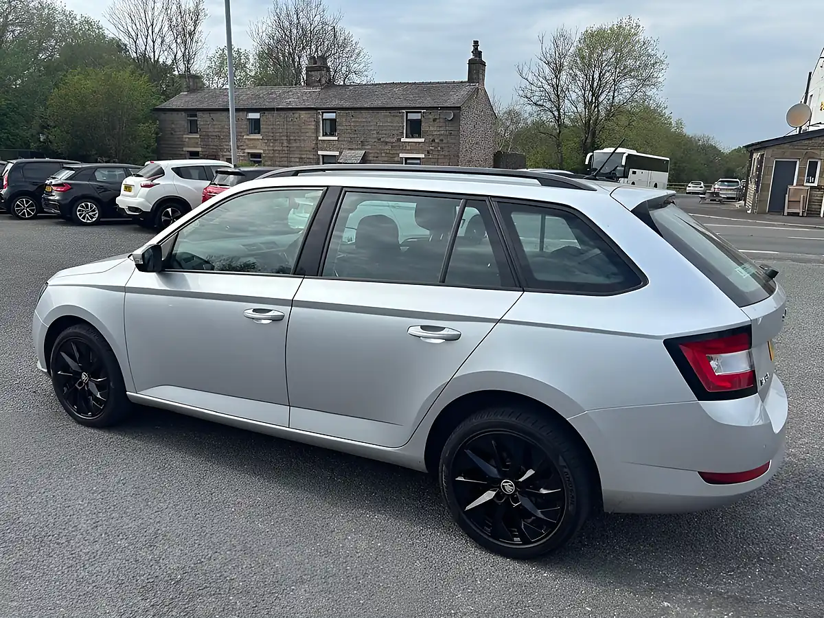 Used 2020 Skoda Fabia Se Drive Brilliant Silver - Interior and Exterior details 15