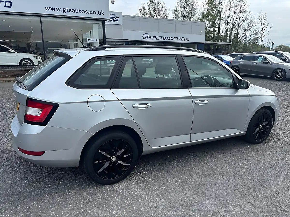 Used 2020 Skoda Fabia Se Drive Brilliant Silver - Interior and Exterior details 16