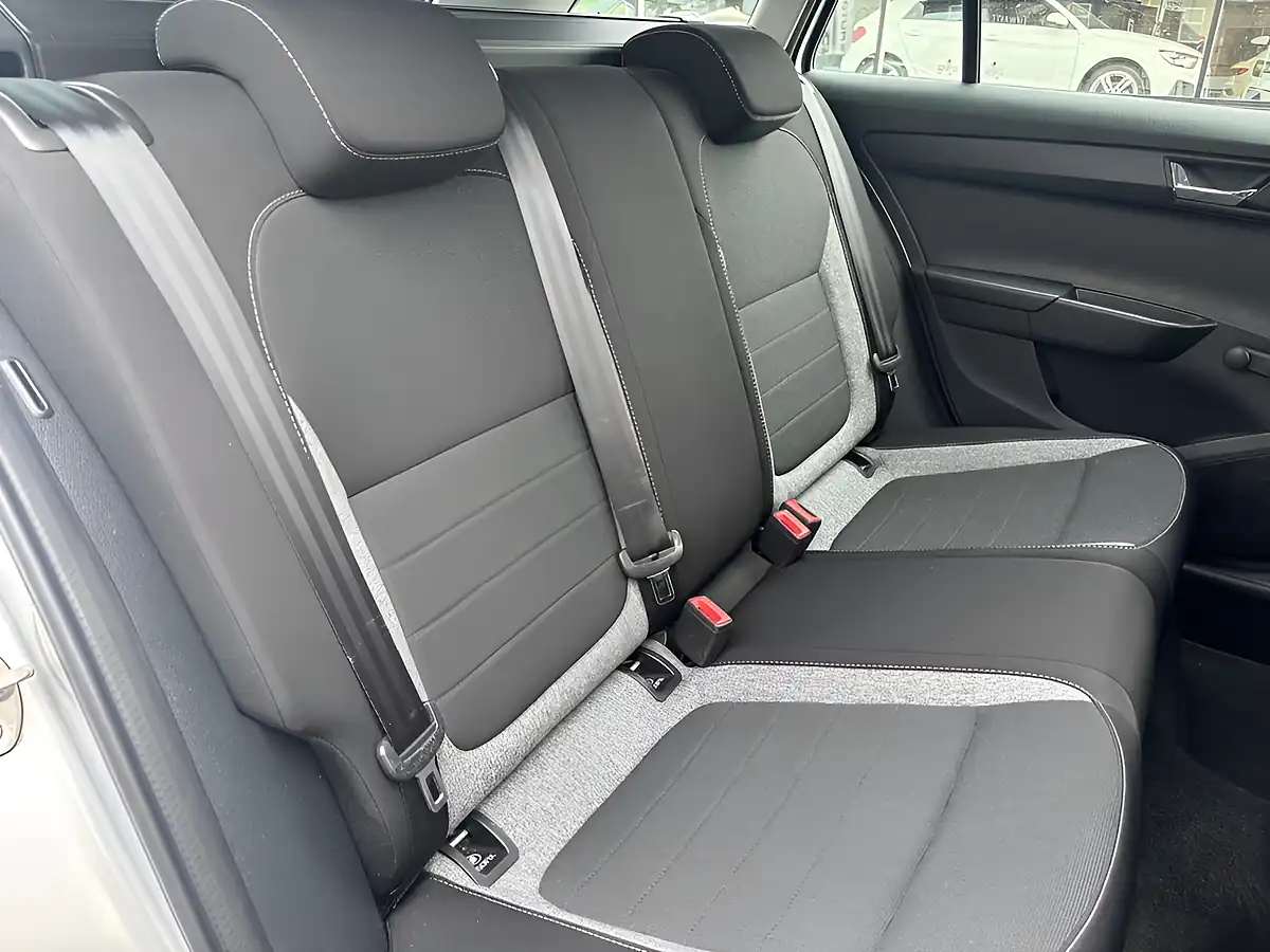 Used 2020 Skoda Fabia Se Drive Brilliant Silver - Interior and Exterior details 4
