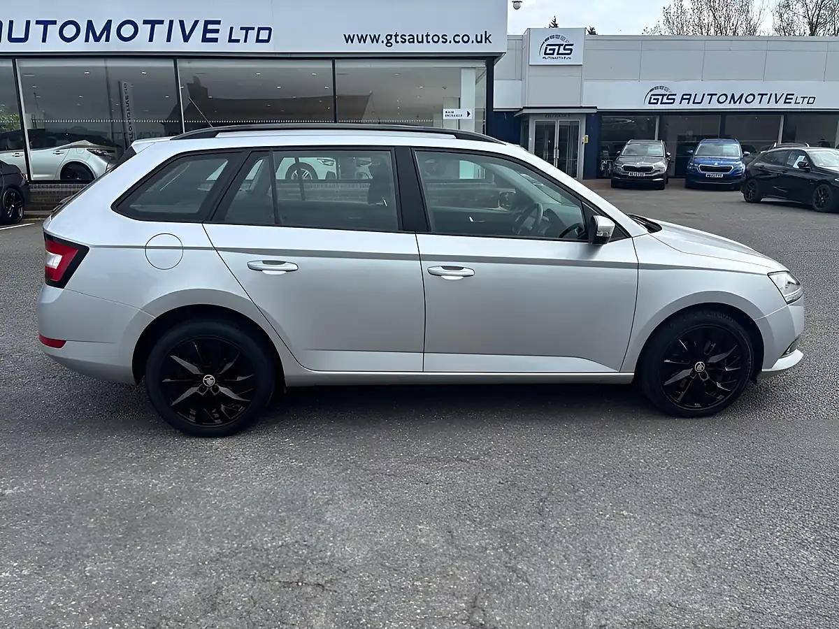 Used 2020 Skoda Fabia Se Drive Brilliant Silver - Interior and Exterior details 5