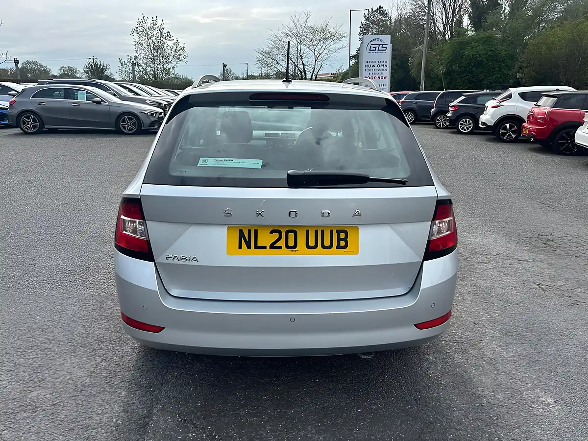 Used 2020 Skoda Fabia Se Drive Brilliant Silver - Interior and Exterior details 9