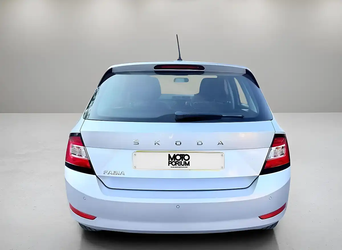 Used 2020 Skoda Fabia Se Silver - Interior and Exterior details 20