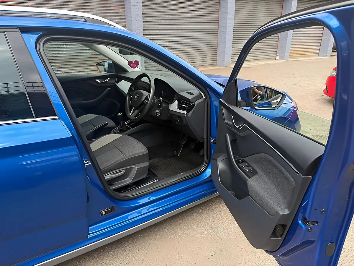 Used 2020 Skoda Kamiq Se L Blue - Interior and Exterior details 13