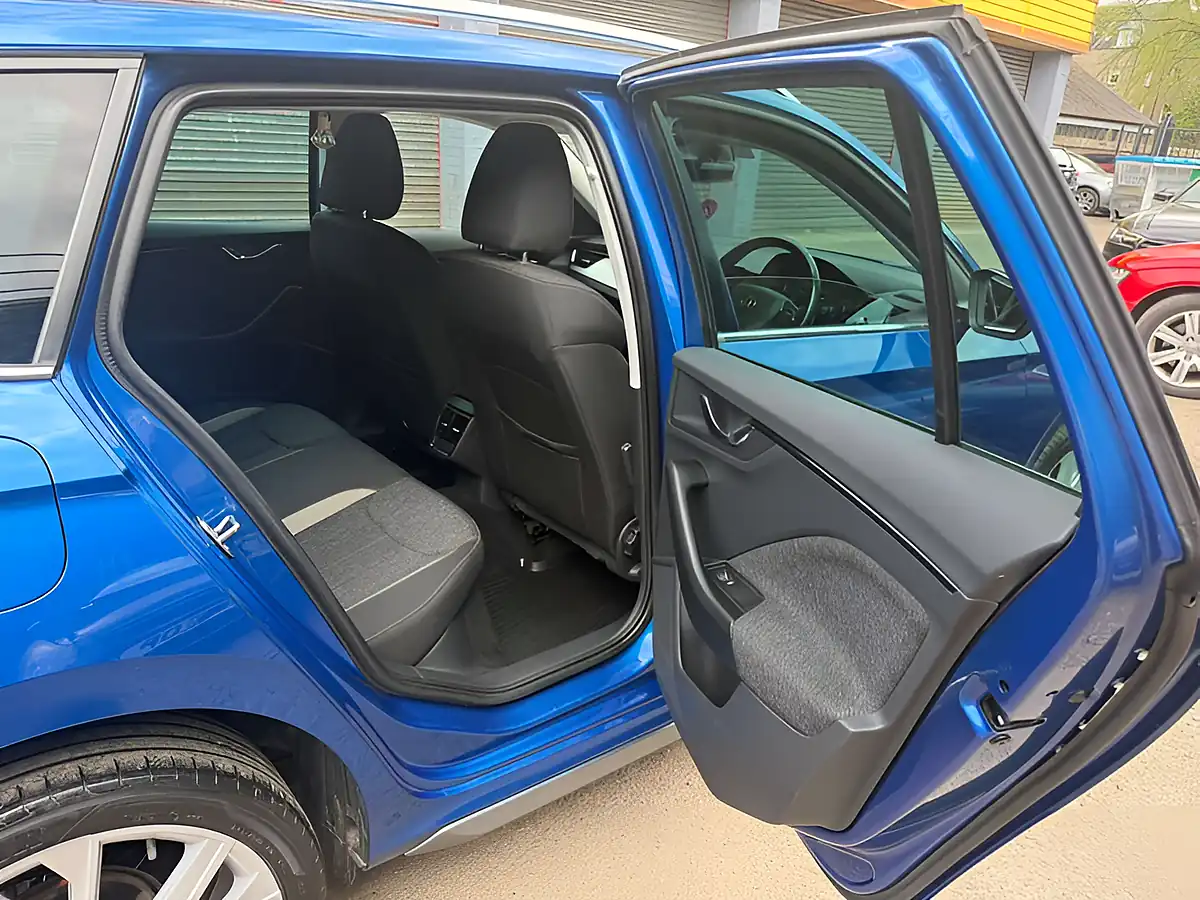 Used 2020 Skoda Kamiq Se L Blue - Interior and Exterior details 16