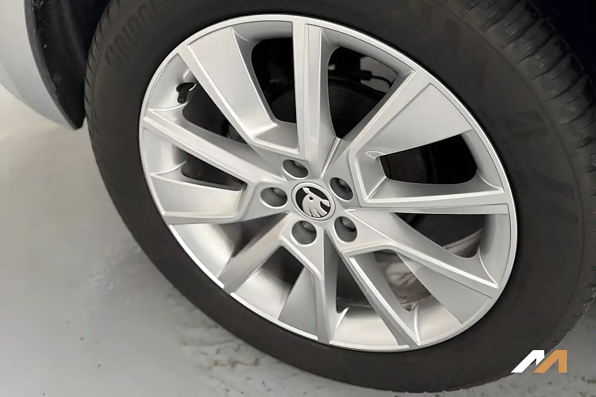 Used 2020 Skoda Kamiq Se Silver - Interior and Exterior details 12