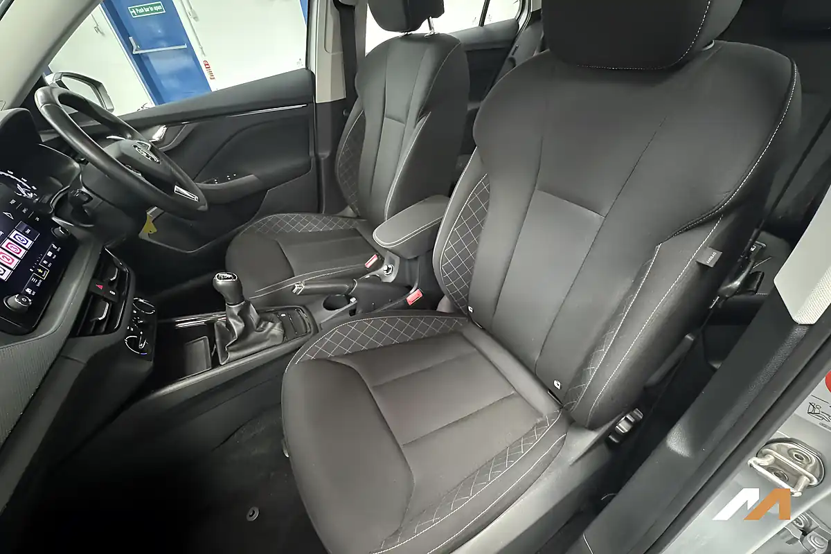 Used 2020 Skoda Kamiq Se Silver - Interior and Exterior details 18