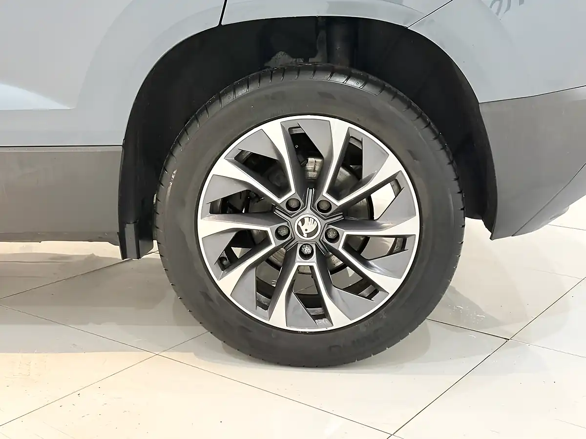 Used 2020 Skoda Karoq Se Drive Grey - Interior and Exterior details 12