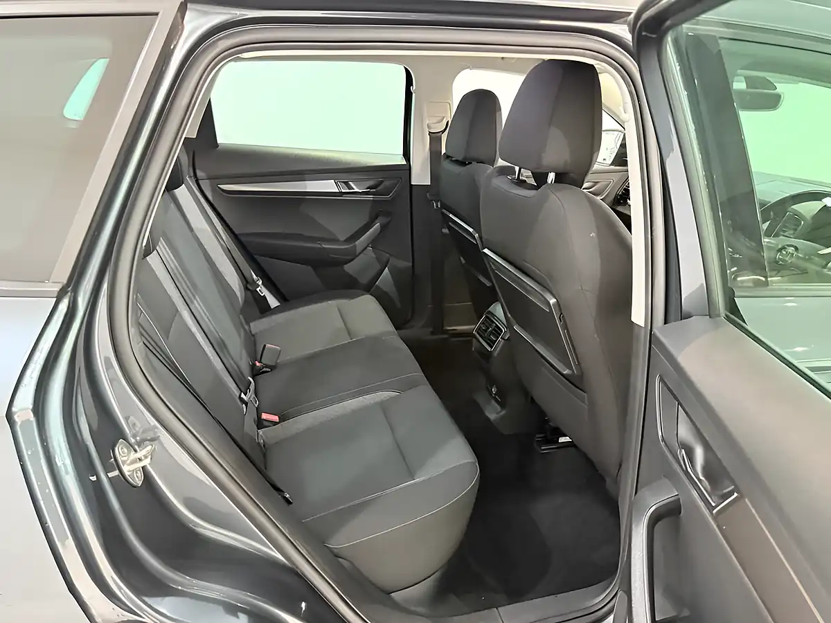 Used 2020 Skoda Karoq Se Drive Grey - Interior and Exterior details 14