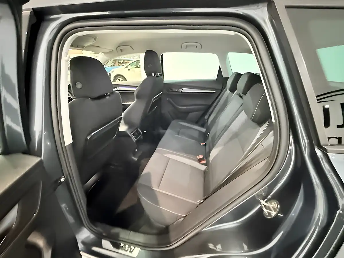 Used 2020 Skoda Karoq Se Drive Grey - Interior and Exterior details 17