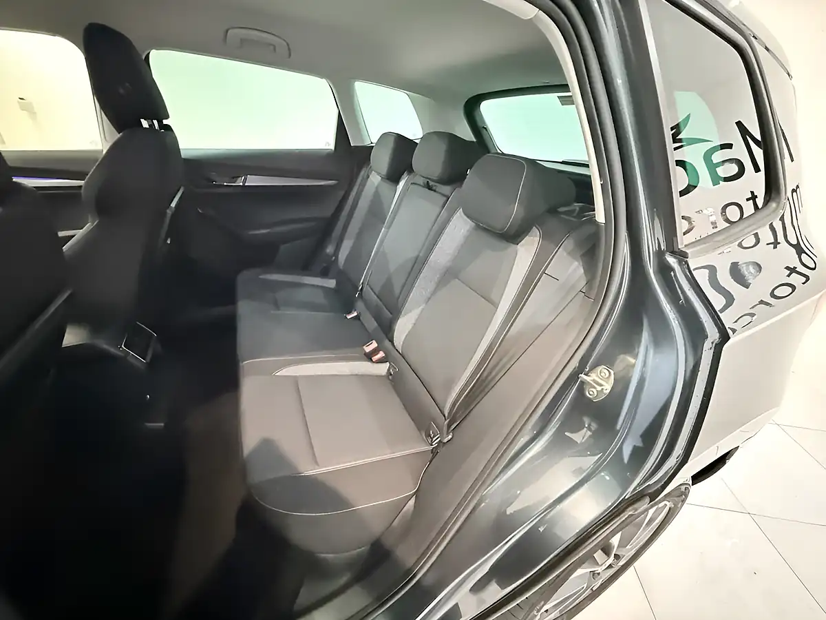 Used 2020 Skoda Karoq Se Drive Grey - Interior and Exterior details 18