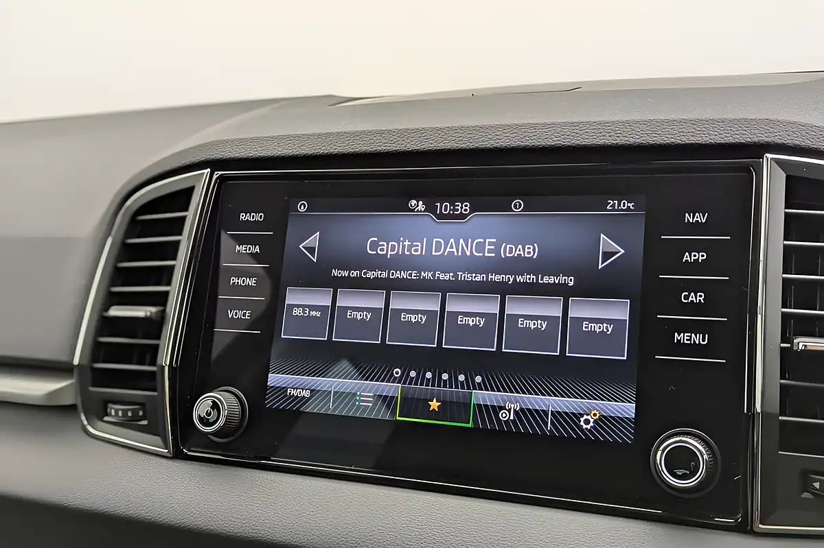 Used 2020 Skoda Karoq Se Grey - Interior and Exterior details 11