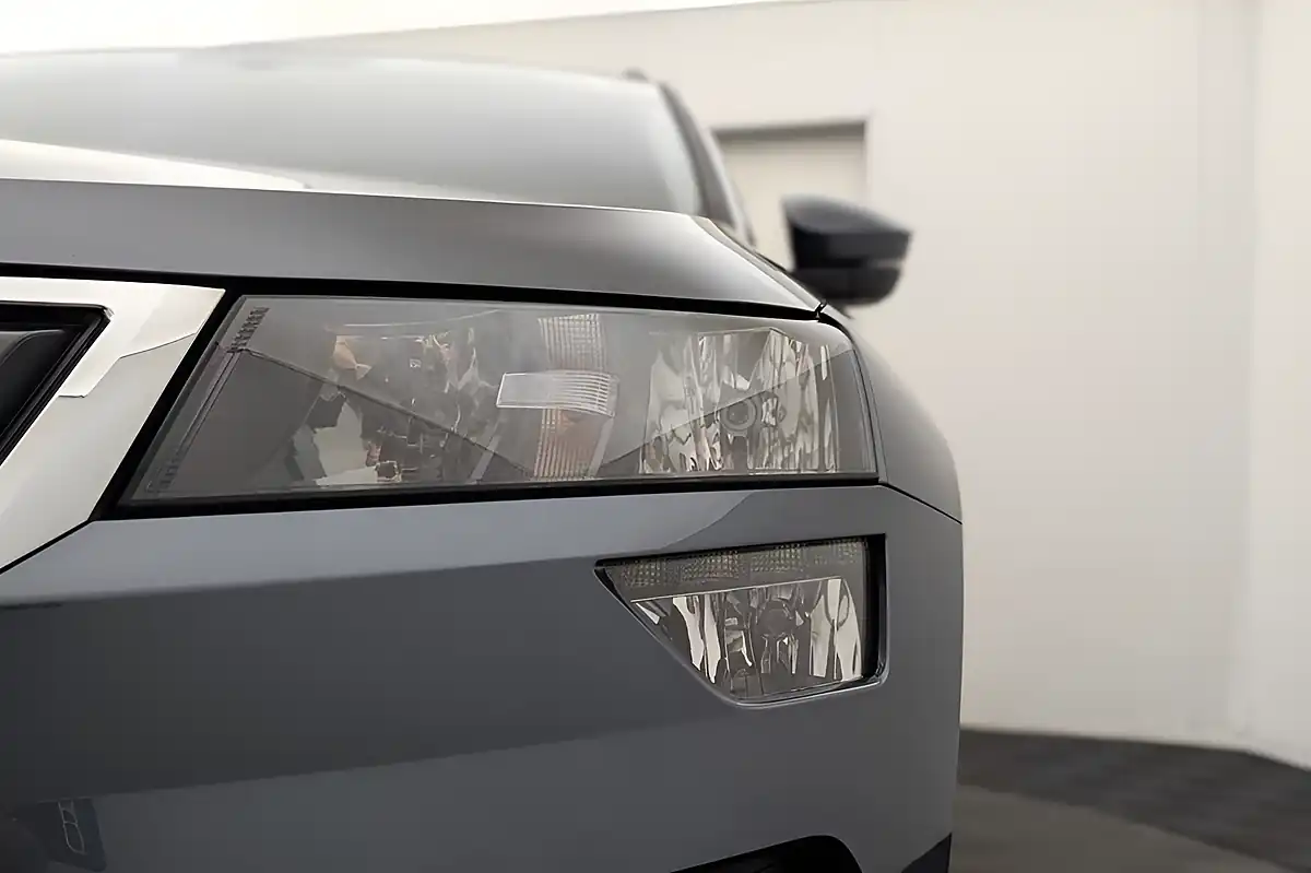 Used 2020 Skoda Karoq Se Grey - Interior and Exterior details 17