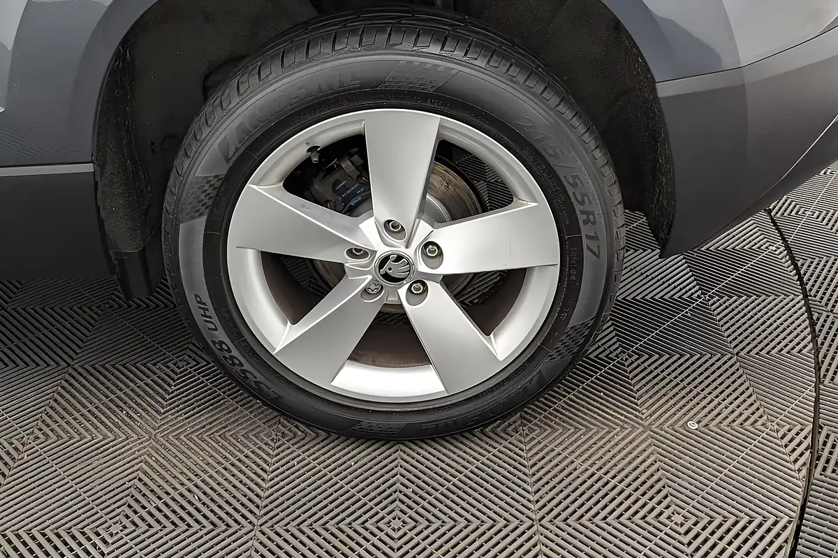 Used 2020 Skoda Karoq Se Grey - Interior and Exterior details 20