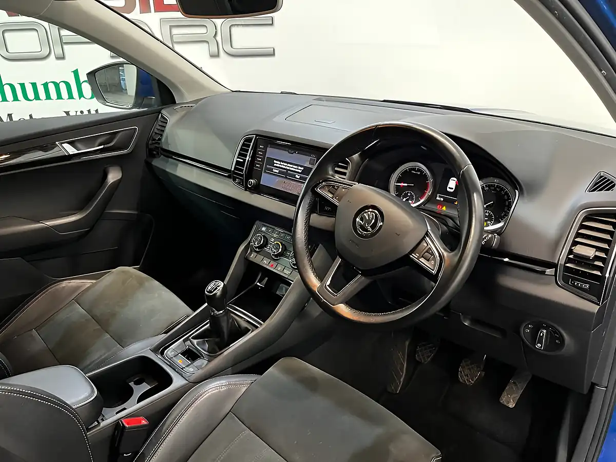 Used 2020 Skoda Karoq Se L Blue - Interior and Exterior details 14