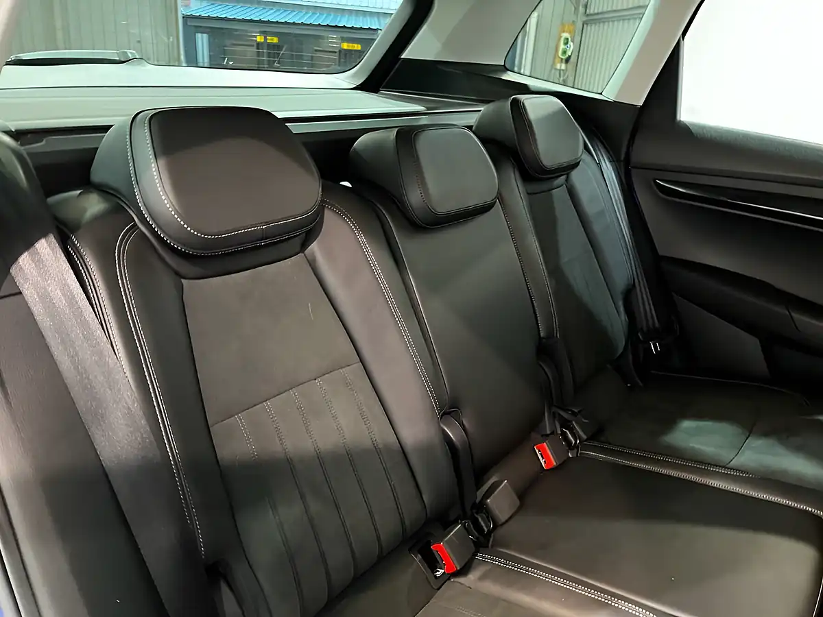 Used 2020 Skoda Karoq Se L Blue - Interior and Exterior details 15