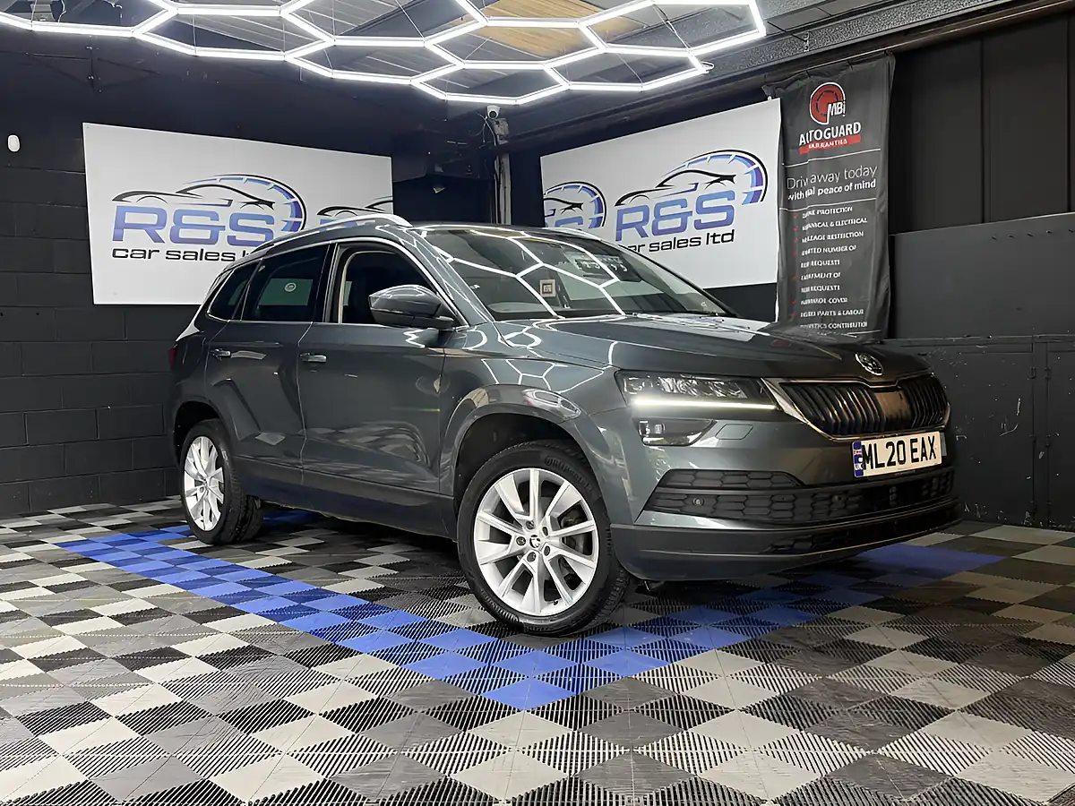 Used 2020 Skoda Karoq Se L Grey - Front View