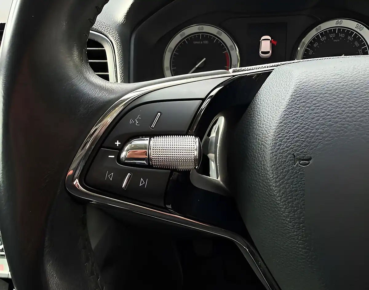 Used 2020 Skoda Karoq Se L - Interior and Exterior details 15