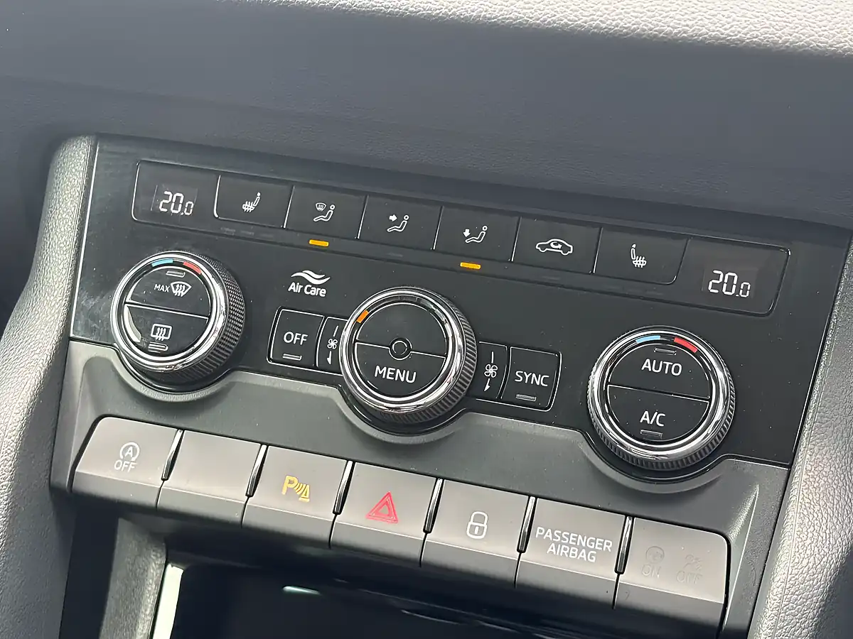 Used 2020 Skoda Karoq Se L White - Interior and Exterior details 13