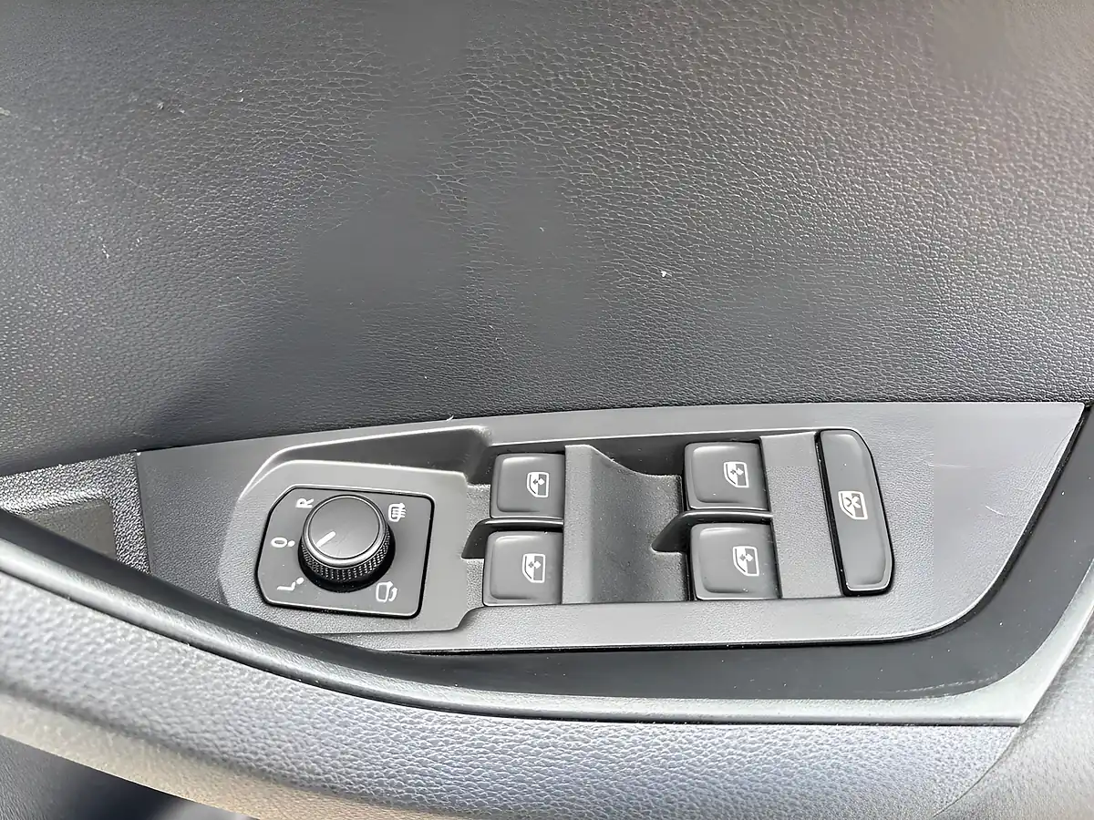 Used 2020 Skoda Karoq Se L White - Interior and Exterior details 14