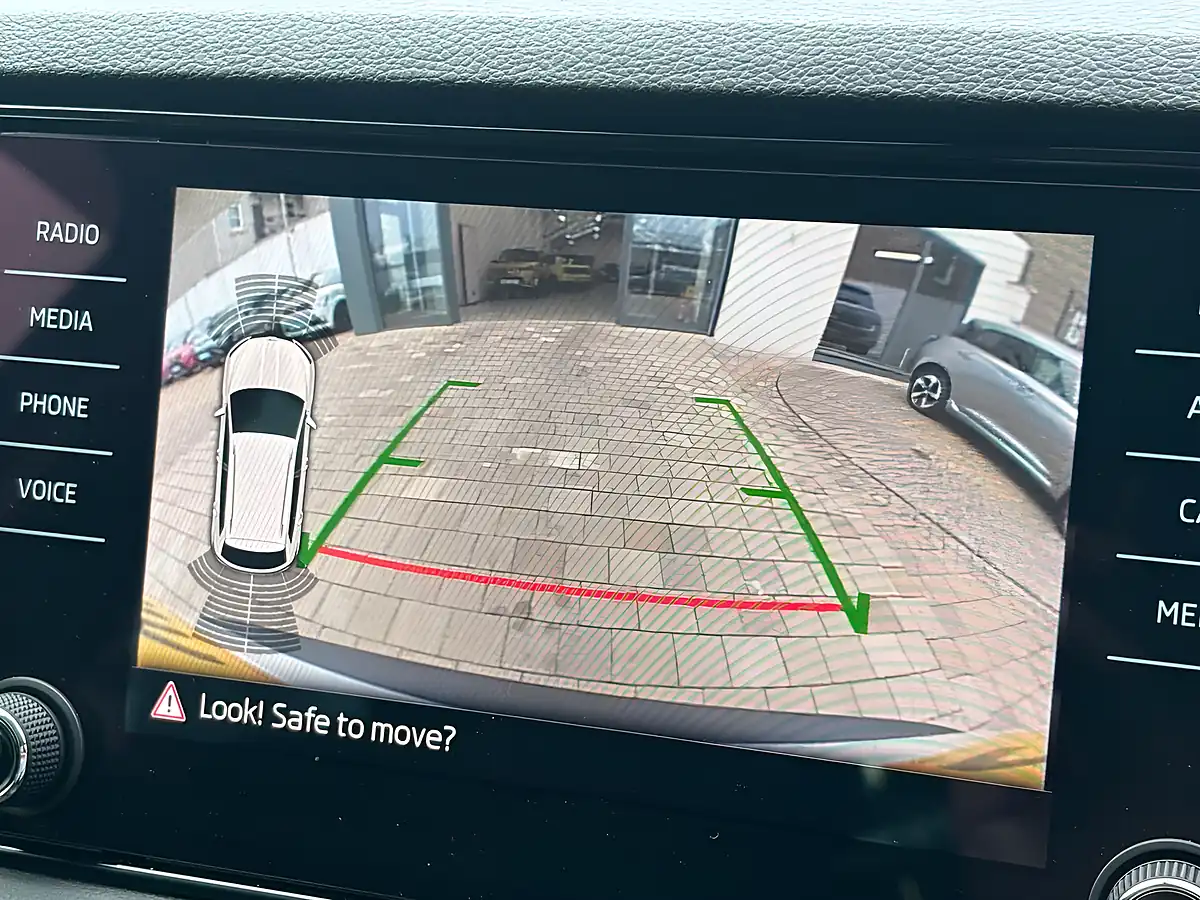 Used 2020 Skoda Karoq Se L White - Interior and Exterior details 17