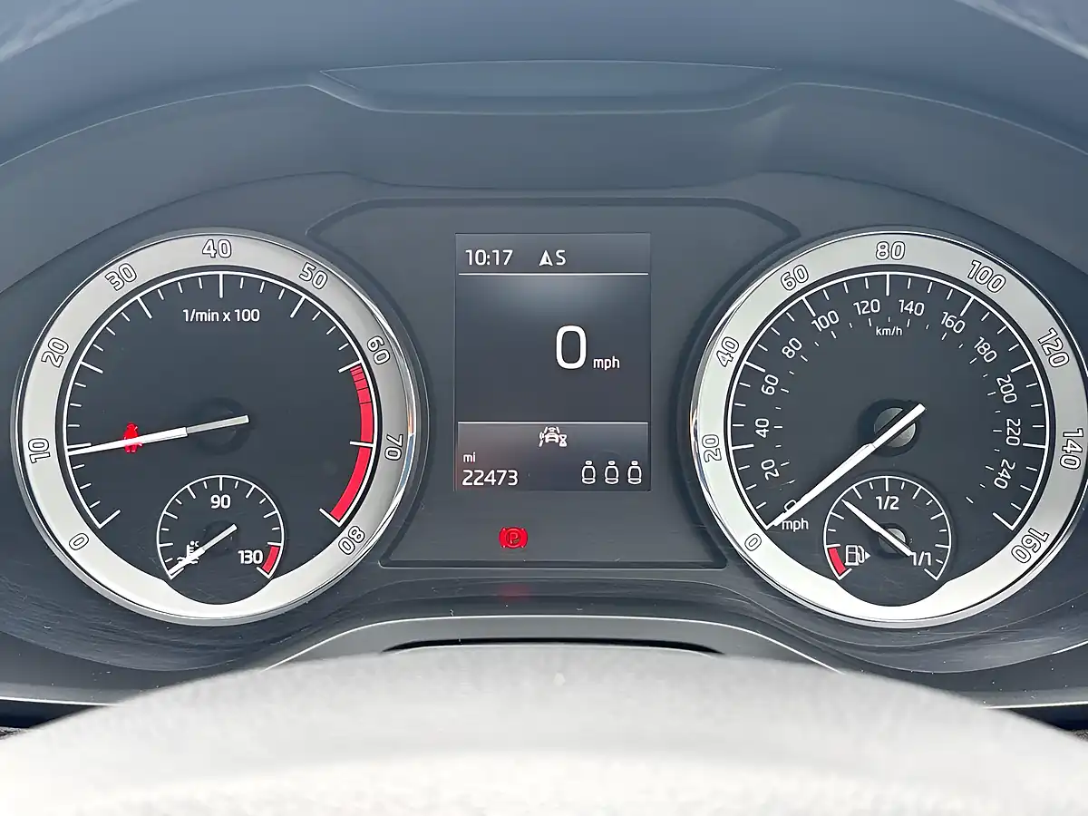 Used 2020 Skoda Karoq Se L White - Interior and Exterior details 18