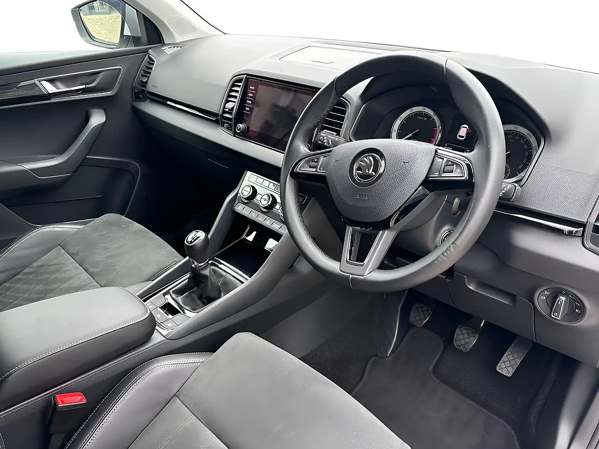 Used 2020 Skoda Karoq Se L White - Interior and Exterior details 8