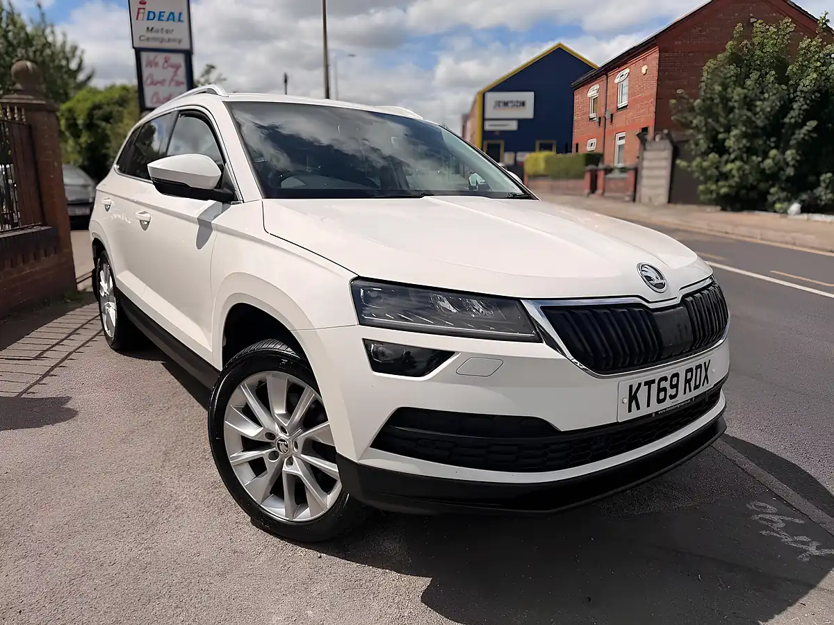 Used 2020 Skoda Karoq Se L White - Front View