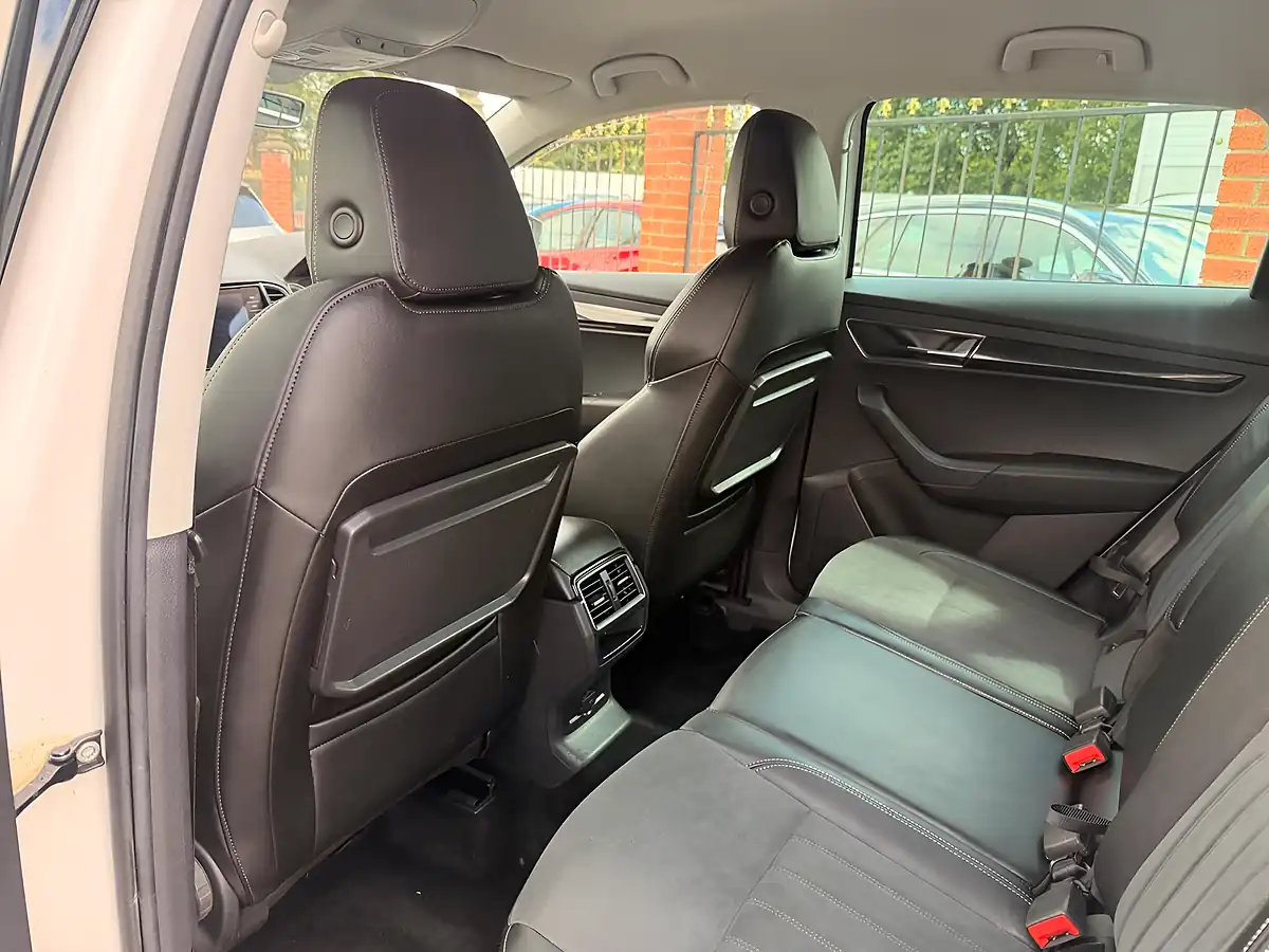 Used 2020 Skoda Karoq Se L White - Interior and Exterior details 12