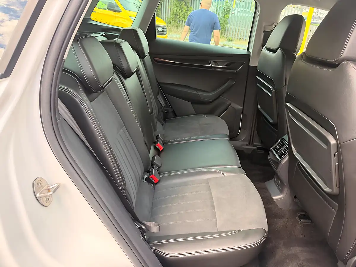 Used 2020 Skoda Karoq Se L White - Interior and Exterior details 13
