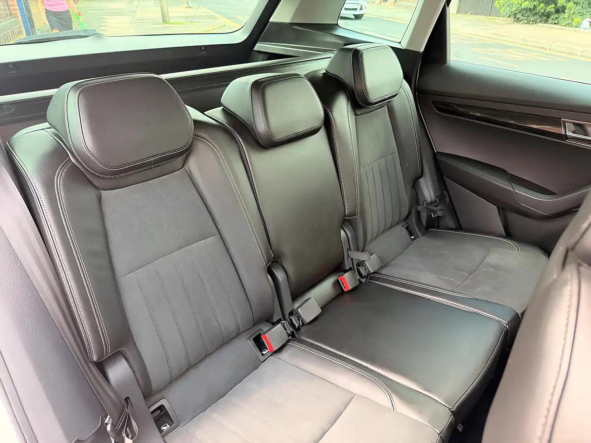 Used 2020 Skoda Karoq Se L White - Interior and Exterior details 14