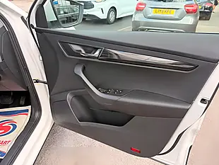 Used 2020 Skoda Karoq Se L White - Interior and Exterior details 15
