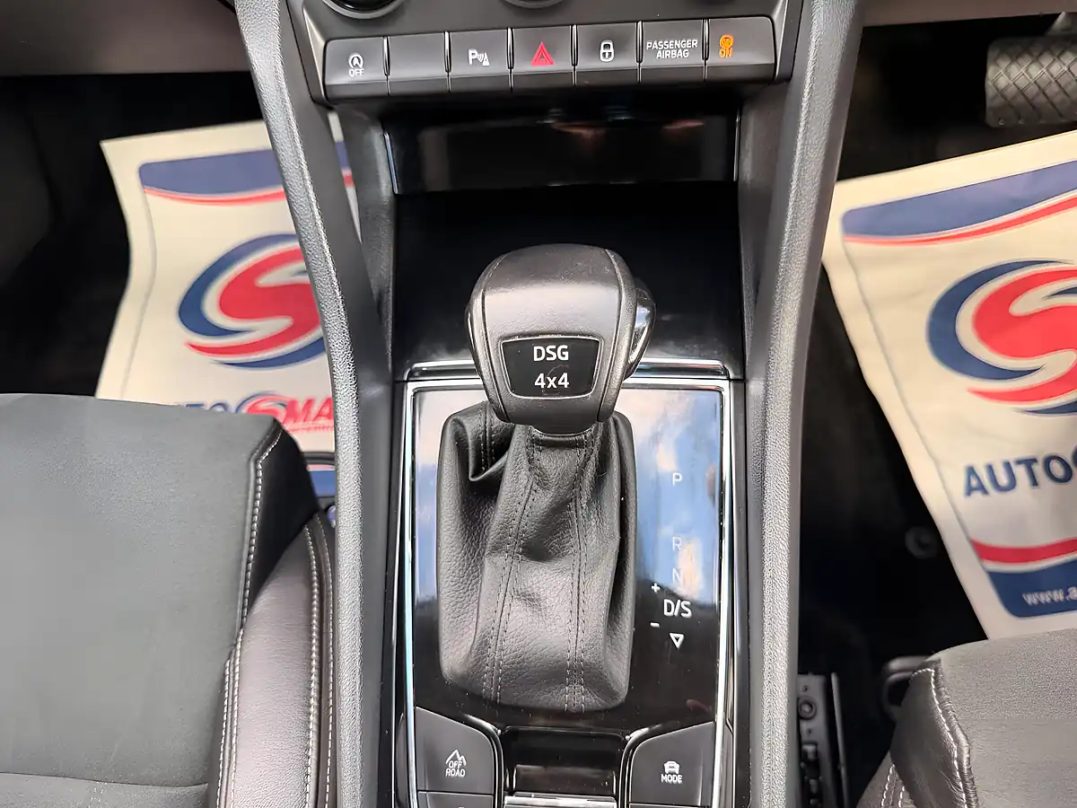 Used 2020 Skoda Karoq Se L White - Interior and Exterior details 17