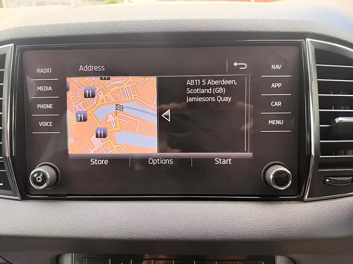 Used 2020 Skoda Karoq Se L White - Interior and Exterior details 18
