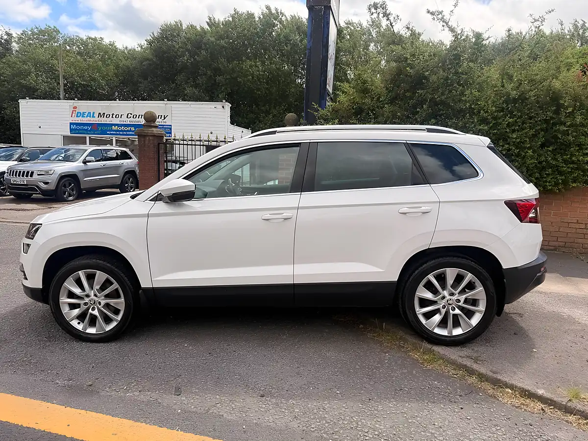Used 2020 Skoda Karoq Se L White - Interior and Exterior details 19