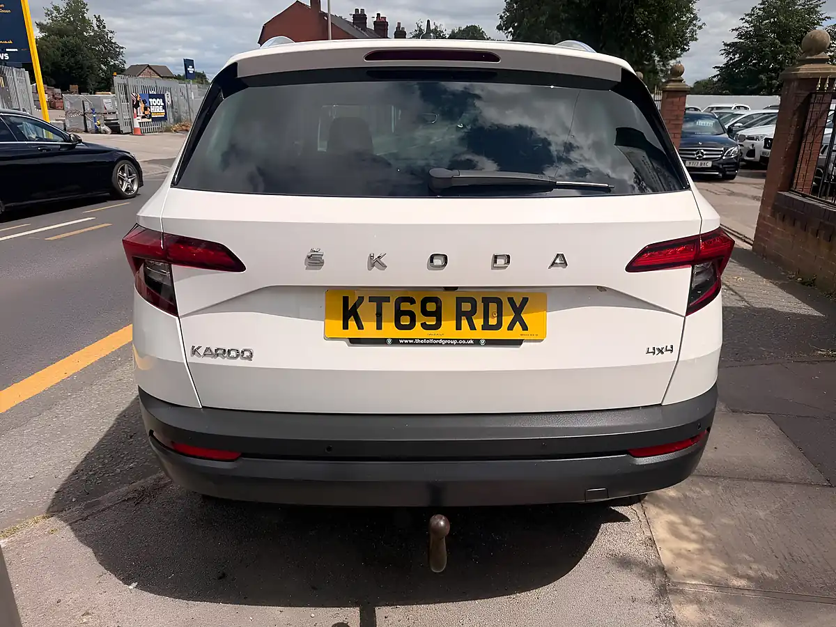 Used 2020 Skoda Karoq Se L White - Interior and Exterior details 20