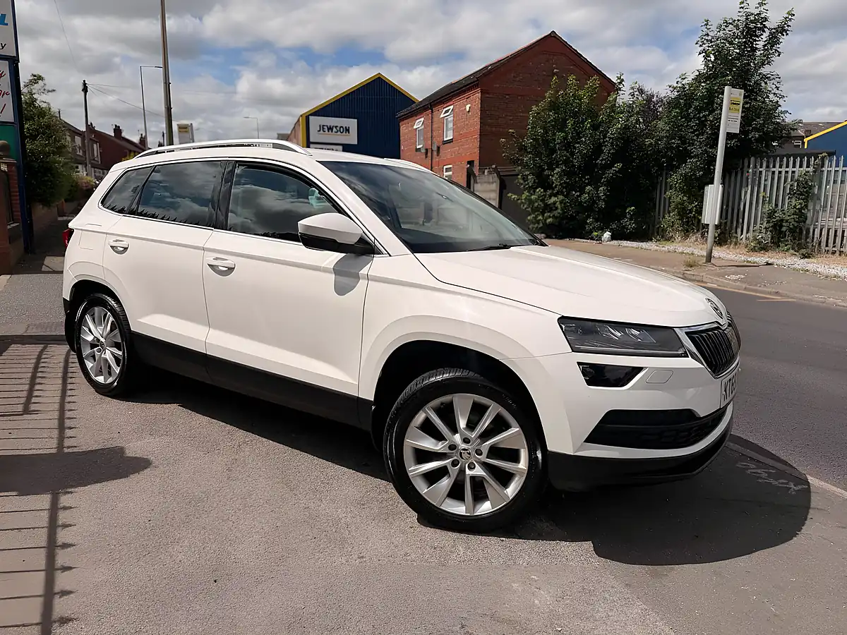 Used 2020 Skoda Karoq Se L White - Interior and Exterior details 5