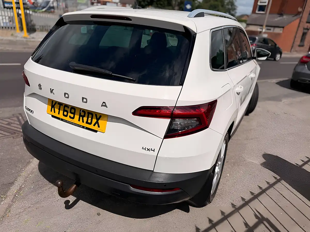 Used 2020 Skoda Karoq Se L White - Interior and Exterior details 8