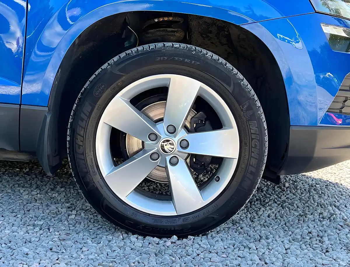 Used 2020 Skoda Karoq Se Race Blue - Interior and Exterior details 11