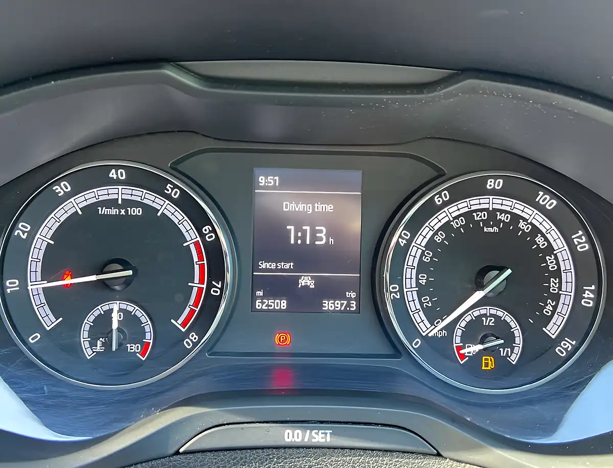 Used 2020 Skoda Karoq Se Race Blue - Interior and Exterior details 13
