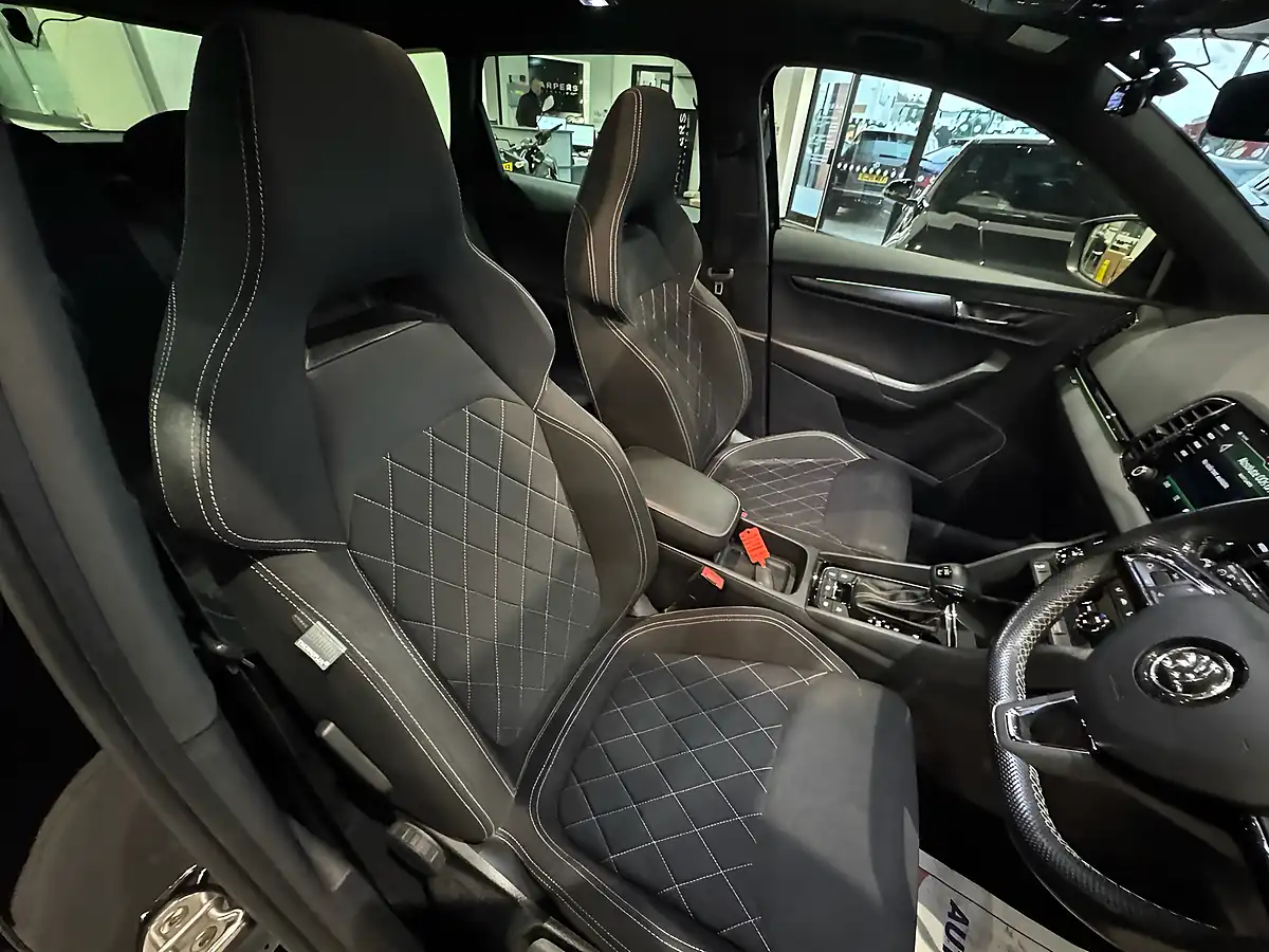Used 2020 Skoda Karoq Sportline Black - Interior and Exterior details 8