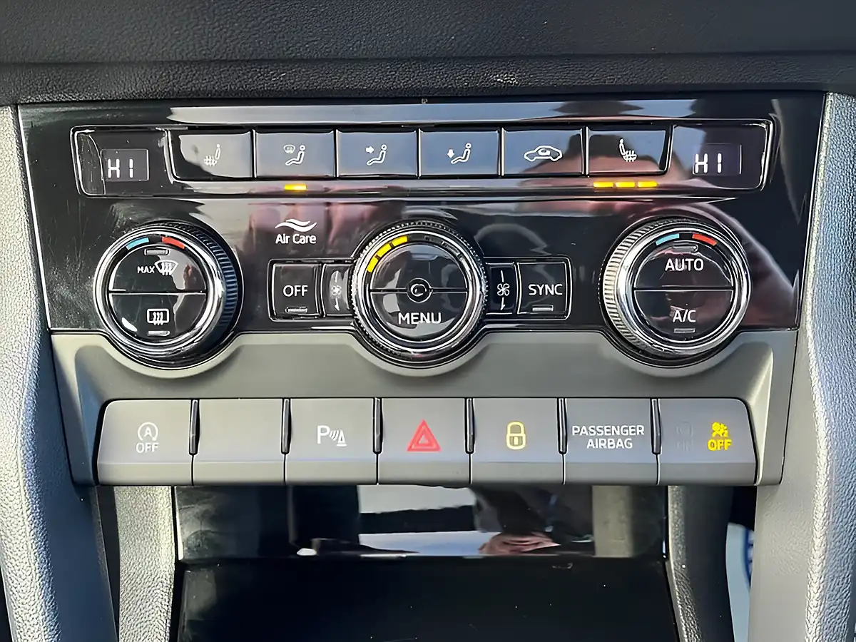 Used 2020 Skoda Karoq Sportline White - Interior and Exterior details 11