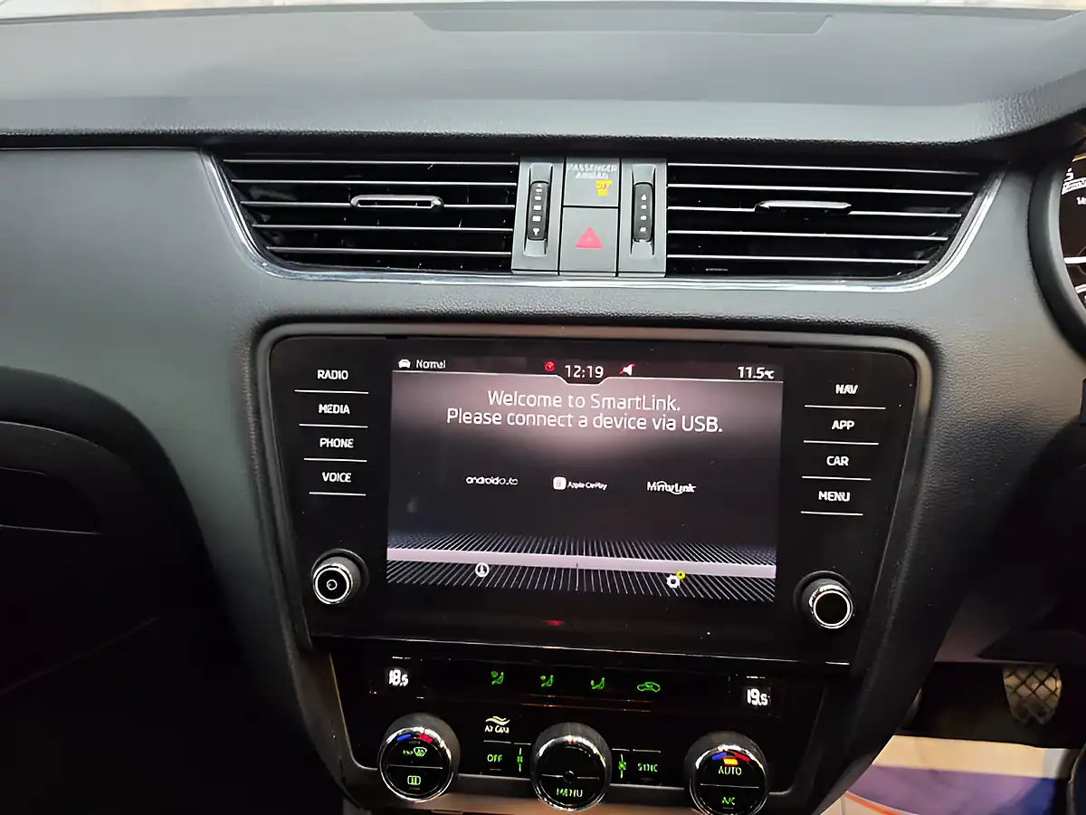 Used 2020 Skoda Octavia Se Drive Blue - Interior and Exterior details 17