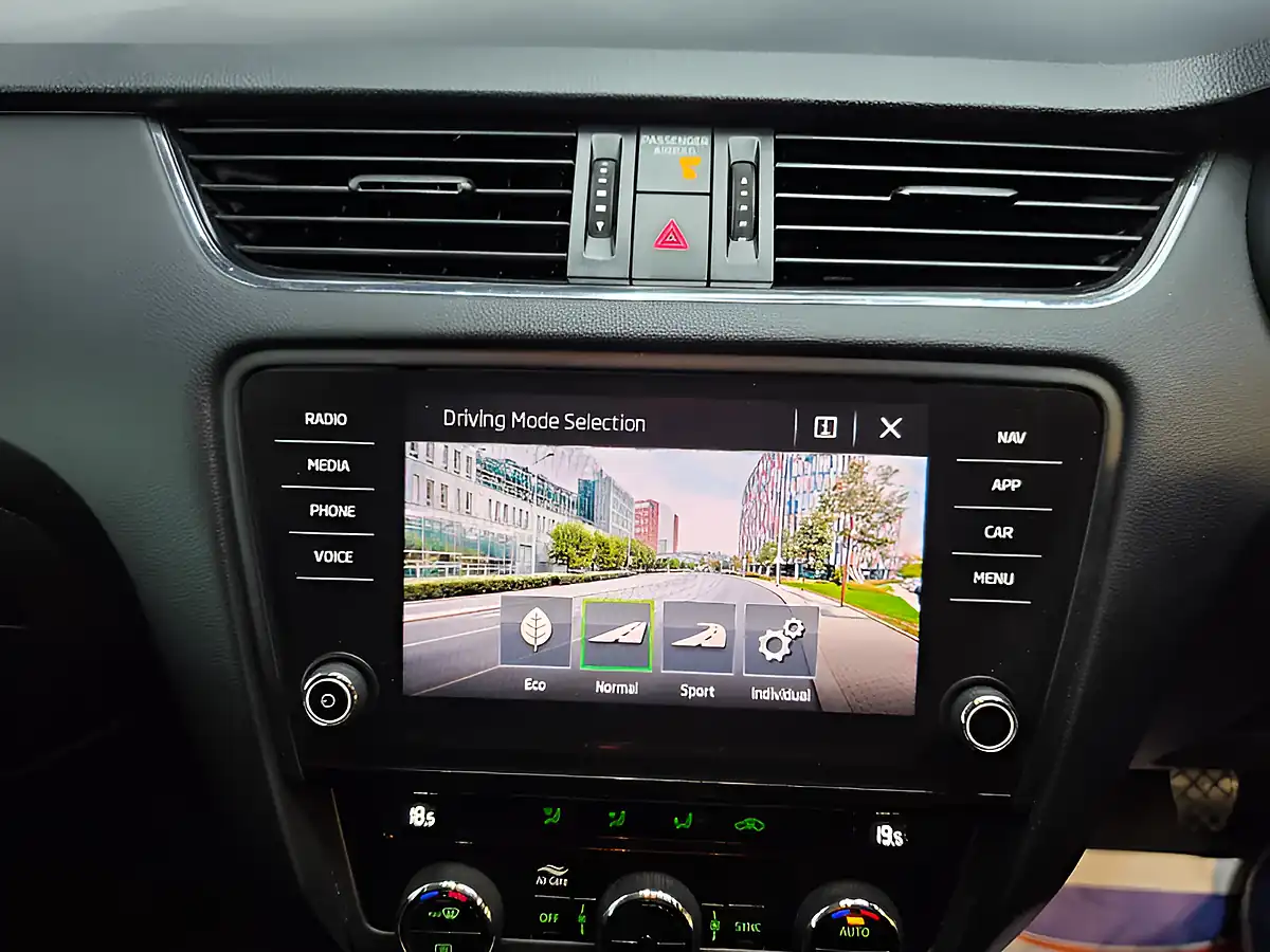 Used 2020 Skoda Octavia Se Drive Blue - Interior and Exterior details 18