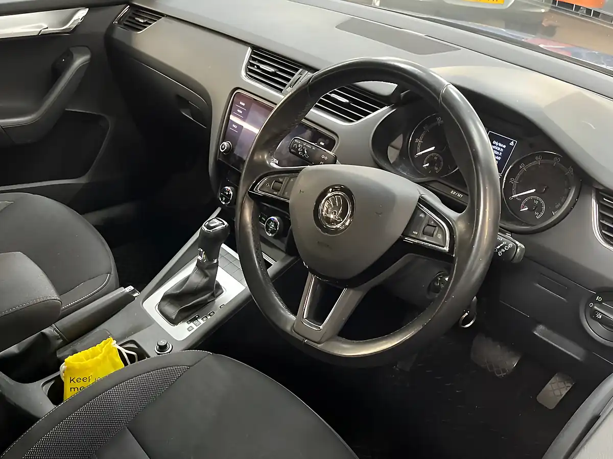 Used 2020 Skoda Octavia Se Drive Blue - Interior and Exterior details 3